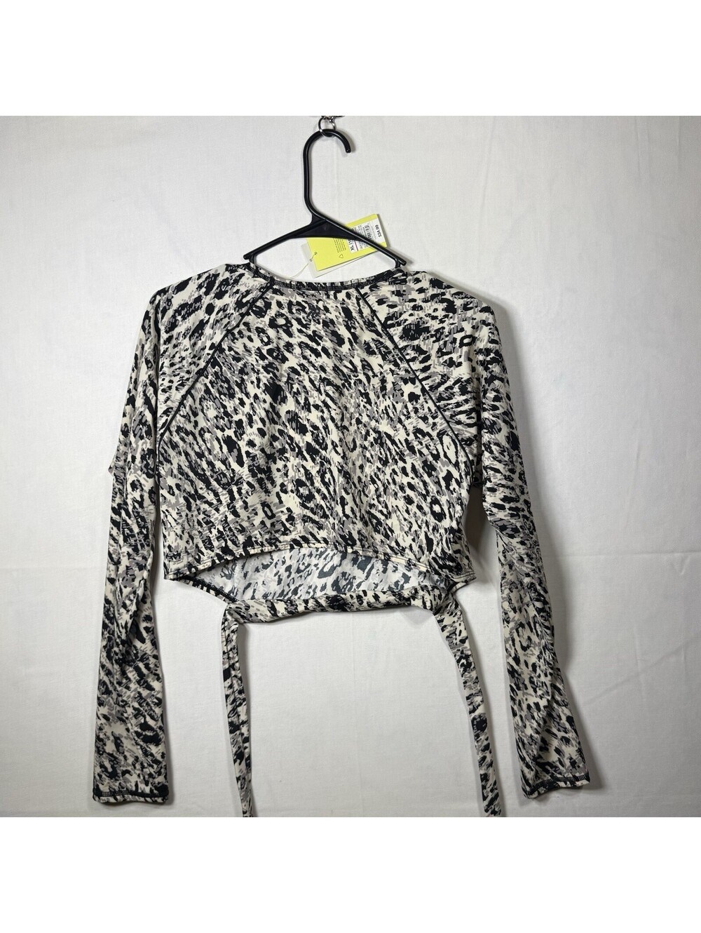 NWT All In Motion Womens XL Animal Print Long Sleeve Tie Front Cropped Top